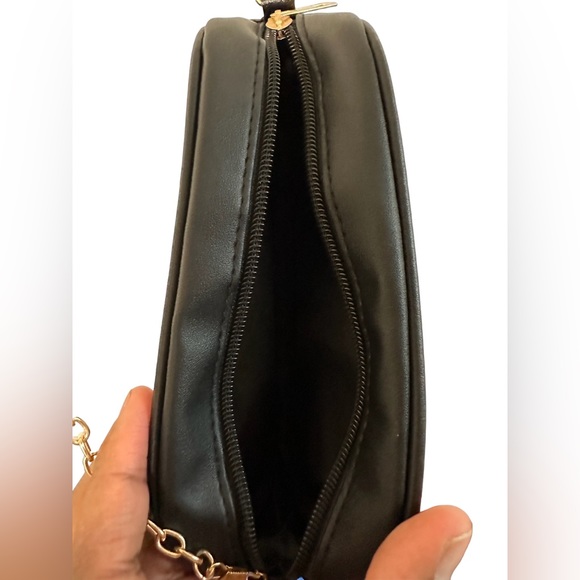 NWT)Vegan Leather Purse With Luxurious Chain 🖤🔥 - Picture 4 of 4